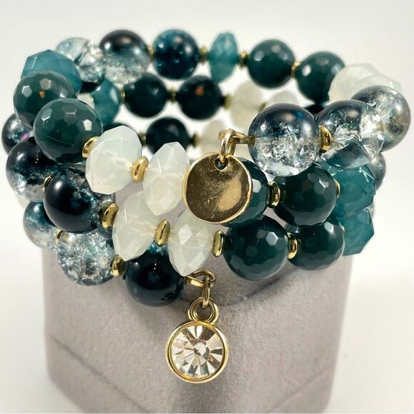 Beautiful Unsigned Chico’s Gold Tone Green White Glass Acrylic Beaded Bracelet - Picture 2 of 5